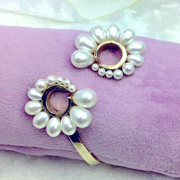 Carolee Gold and Pearl Clamp  Bracelet - Picture 1 of 4